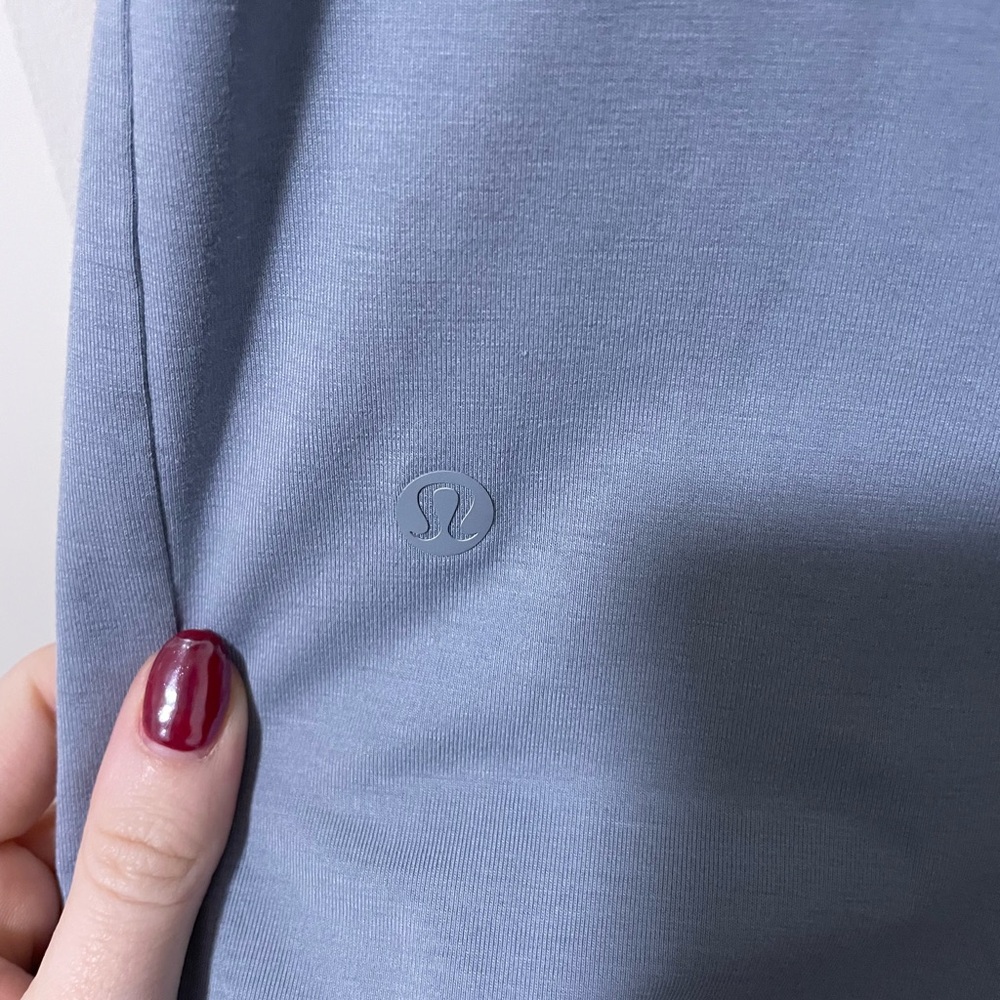 Men's Blue Lululemon T-Shirt - Picture 2 of 2